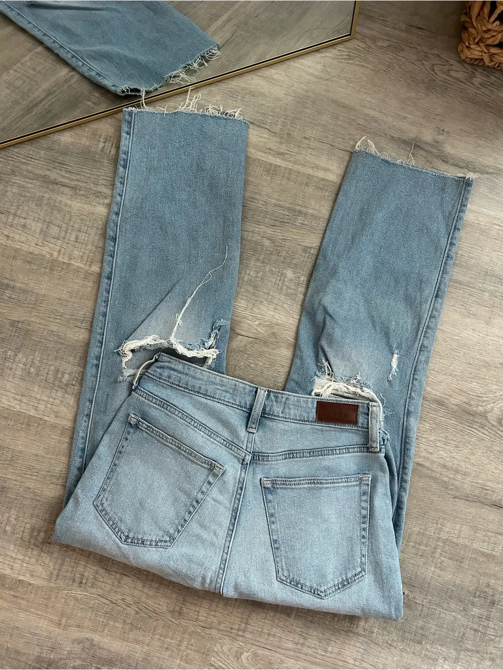 Hollister Ultra High-Rise Vintage Straight Distressed Jeans size 3R